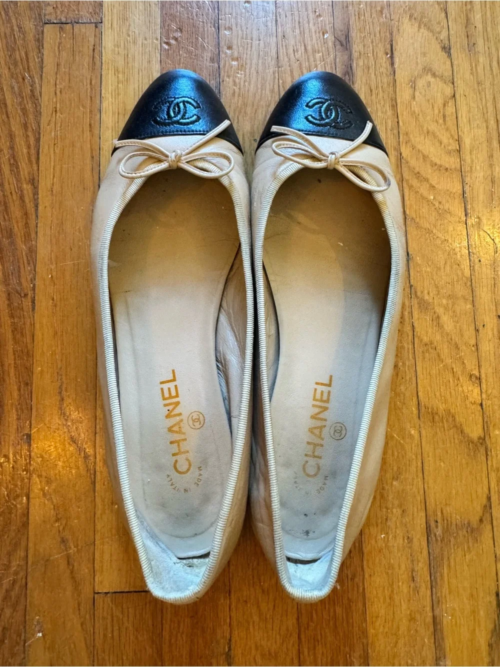CHANEL Beige Leather Ballet Flats with Black Cap Toe and Bow size 42